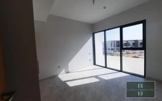 END UNIT | SPACIOUS | VACANT | VASTU | MAKE OFFER