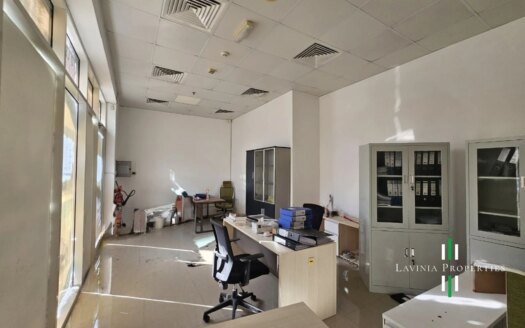 CORNER SHOP IN BUSINESS DISTRICT | PRIME LOCATION