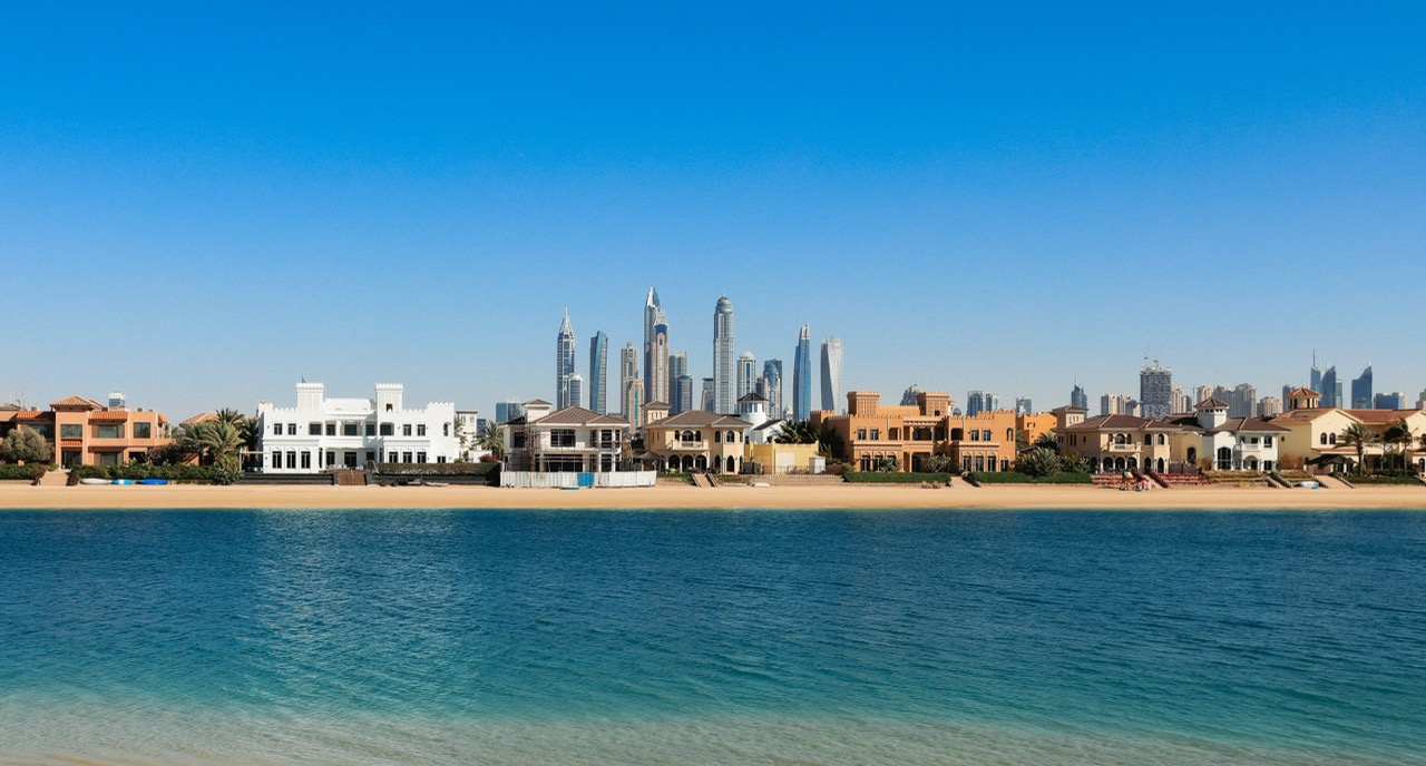 Dubai villa community with families representing the fastest-growing residential segment driven by long-term expatriate migration and Golden Visa holders