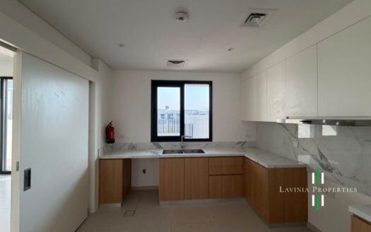 TOWNHOME | PRIME LOCATION | VACANT | SPACIOUS
