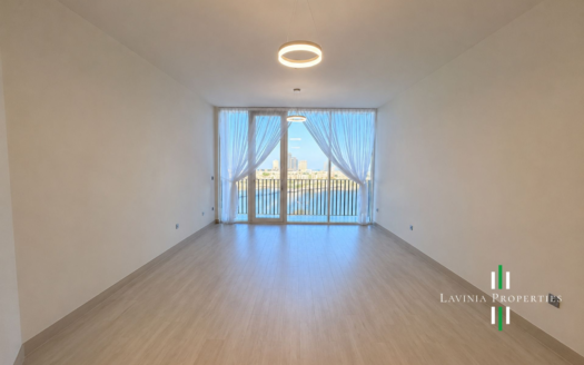 SPACIOUS LIVING AREA |NO CONSTRUCTION |VACANT OCT