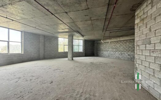 AMPLE PARKING SPACE | PRIME LOCATION | SPACIOUS