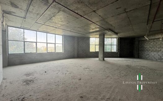 AMPLE PARKING SPACE | PRIME LOCATION | SPACIOUS