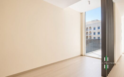 SPACIOUS LIVING AREA | OPEN VIEW | VACANT