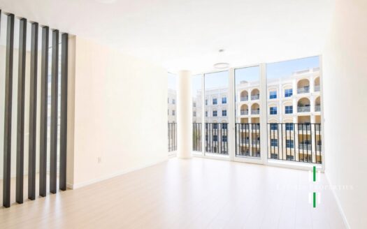 SPACIOUS LIVING AREA | OPEN VIEW | VACANT